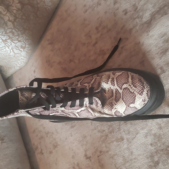 🎉NWOT Hot! Asos combat boots lug sole size 5 - fits like 5.5 - faux snakeskin - Picture 6 of 8